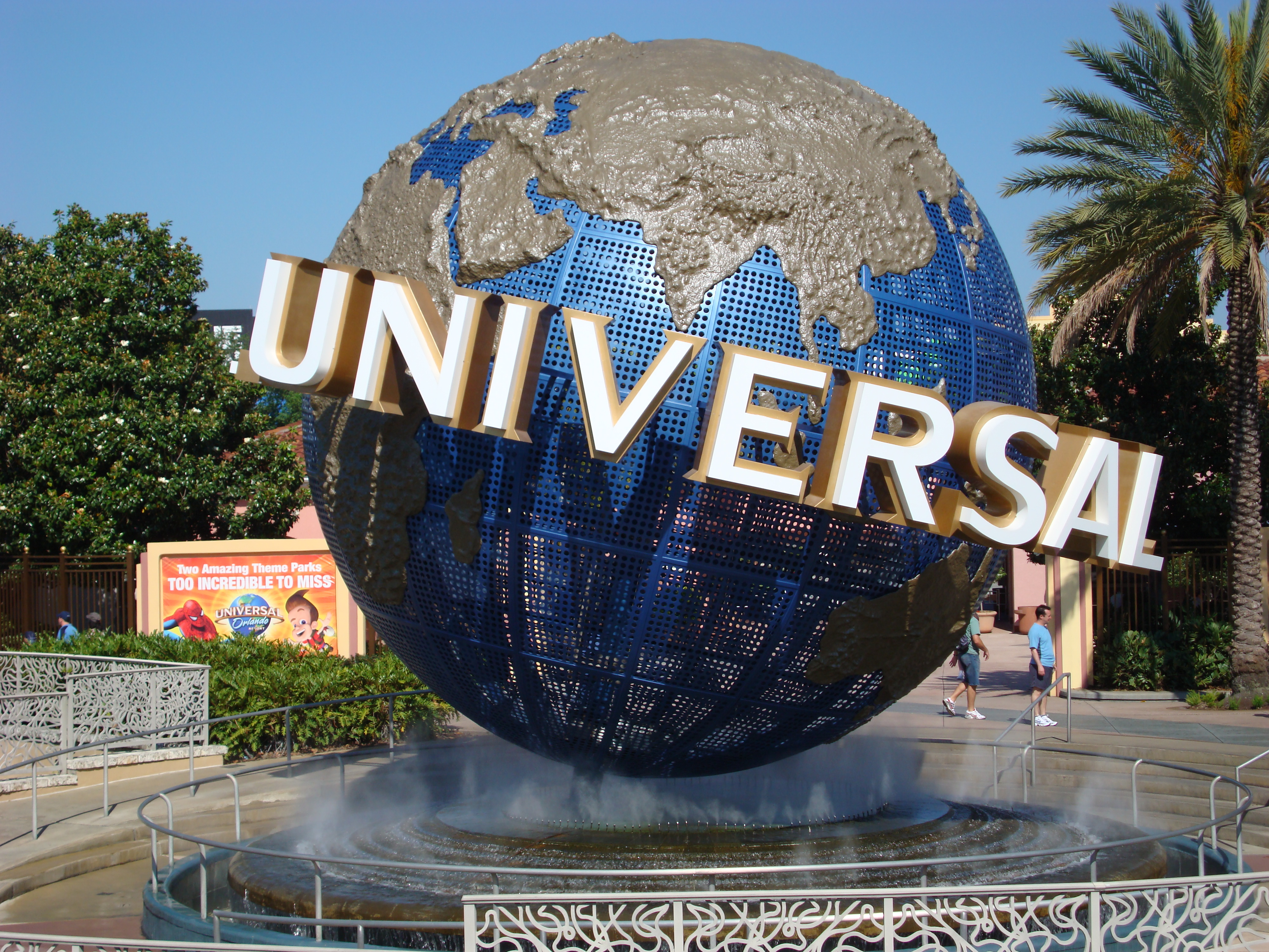 Голливудские киностудии. Парк студии Юниверсал в США. Киностудия Universal pictures. Юниверсал Студиос Орландо 2022 года. Universal Studios Hollywood логотип.